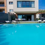 Lumani ** Luxury Near Split **