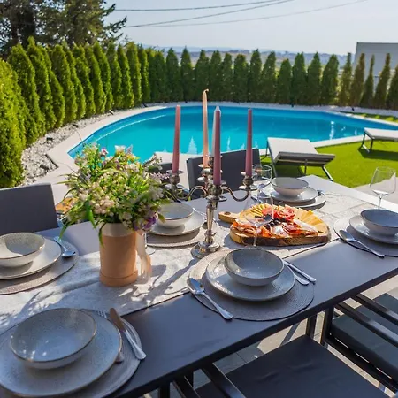 Lumani ** Luxury Near Split ** Willa