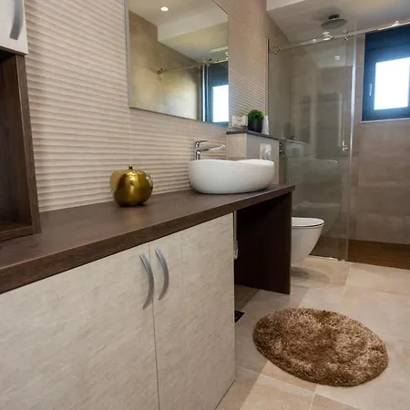 Lumani ** Luxury Near Split ** Willa