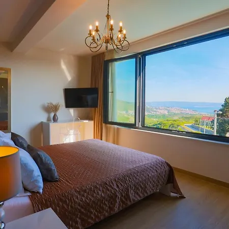 Villa Lumani ** Luxury Near Split **